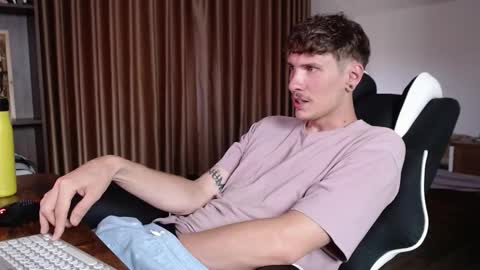 Snapshot of hercules__ chatting on September 2025 02:05:02 AM Gregblonde Alextattoo online show from September 2025 02:05:02 AM