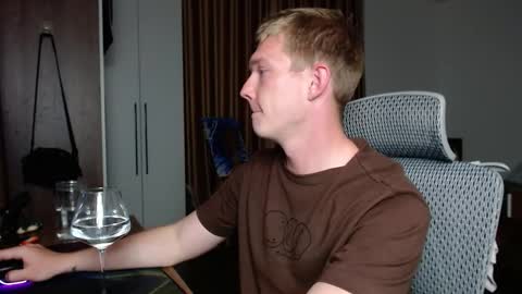 Snapshot of hercules__ chatting on September 2025 02:11:01 PM Gregblonde Alextattoo online show from September 2025 02:11:01 PM