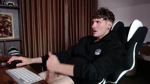 Snapshot of hercules__ chatting on September 2025 02:17:01 AM Gregblonde Alextattoo online show from September 2025 02:17:01 AM