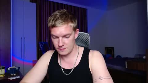 Snapshot of hercules__ chatting on October 2025 02:04:02 PM Gregblonde Alextattoo online show from October 2025 02:04:02 PM