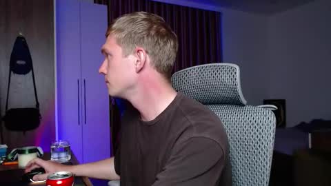 Snapshot of hercules__ chatting on October 2025 02:14:02 PM Gregblonde Alextattoo online show from October 2025 02:14:02 PM