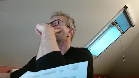 hering76 online show from December 2025 07:47:02 AM