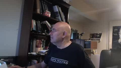 Snapshot of hermeneutika chatting on December 2024 10:44:02 AM mature online show from December 2024 10:44:02 AM