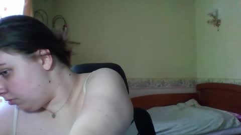 hess_luna_ online show from May 2026 09:05:01 AM