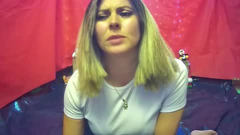 Snapshot of hestesiaxx chatting on December 2025 01:24:02 AM Hestesiaxx online show from December 2025 01:24:02 AM