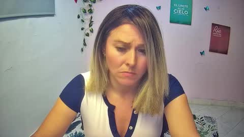 Snapshot of hestesiaxx chatting on February 2026 11:01:02 PM Hestesiaxx online show from February 2026 11:01:02 PM