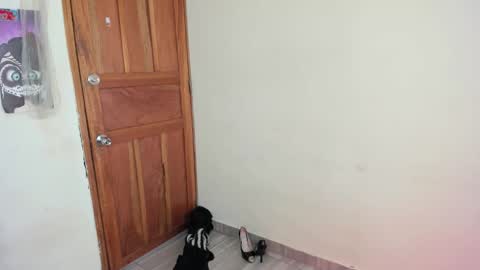 hesttia_ online show from December 2025 08:57:02 PM