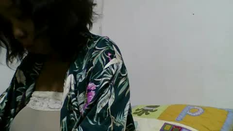 Snapshot of hheritinaa chatting on September 2025 11:43:02 AM hheritinaa online show from September 2025 11:43:02 AM