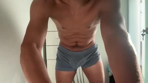 hhernan1 online show from April 2026 08:51:01 PM