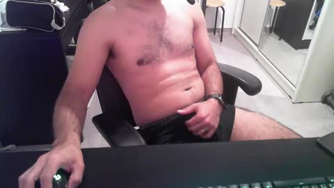 Snapshot of hi_im_chuck chatting on January 2025 06:10:01 AM hi_im_chuck online show from January 2025 06:10:01 AM