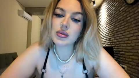 Snapshot of hi_lina chatting on June 2026 02:20:01 AM Hi lina online show from June 2026 02:20:01 AM