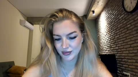 Snapshot of hi_lina chatting on June 2026 02:20:02 AM Hi lina online show from June 2026 02:20:02 AM
