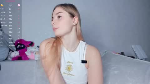 Snapshot of hidden_charm chatting on February 2026 01:31:02 PM Elizabeth online show from February 2026 01:31:02 PM