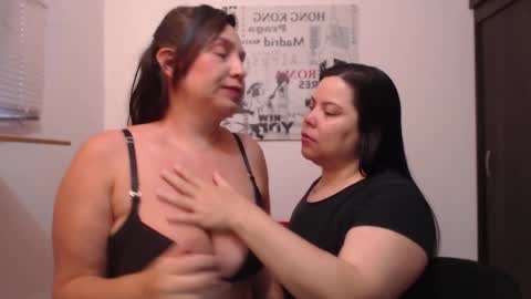 Snapshot of hidden_tinna chatting on October 2025 10:57:02 AM Tinna online show from October 2025 10:57:02 AM