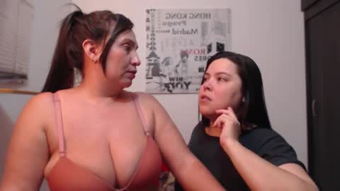 Snapshot of hidden_tinna chatting on October 2025 11:20:01 PM Tinna online show from October 2025 11:20:01 PM