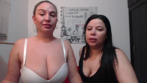 Snapshot of hidden_tinna chatting on August 2026 10:39:02 AM Tinna online show from August 2026 10:39:02 AM