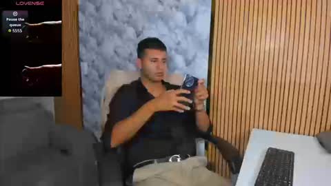 Snapshot of hiddenoffice chatting on January 2026 12:13:01 AM George online show from January 2026 12:13:01 AM