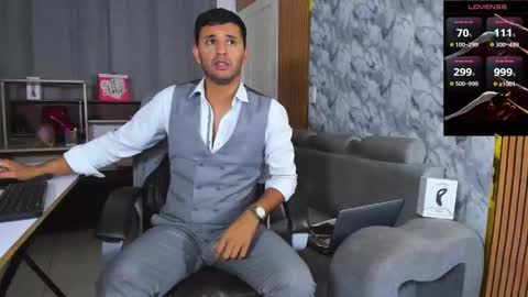 Snapshot of hiddenoffice chatting on February 2026 05:27:02 AM George online show from February 2026 05:27:02 AM