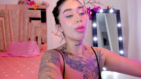 Snapshot of hilary_jones_22 chatting on November 2025 10:32:02 PM LUNA new account FOLLOW ME online show from November 2025 10:32:02 PM