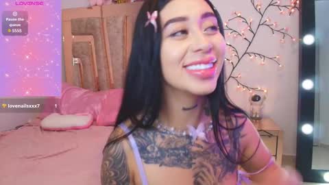 Snapshot of hilary_jones_22 chatting on November 2025 10:21:01 PM LUNA new account FOLLOW ME online show from November 2025 10:21:01 PM