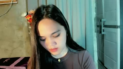 Snapshot of hilarymolly chatting on June 2026 06:56:01 PM hilarymolly online show from June 2026 06:56:01 PM