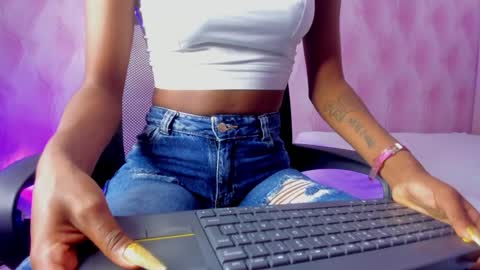 Snapshot of hillary_banks__ chatting on February 2025 04:59:01 AM Hillary online show from February 2025 04:59:01 AM