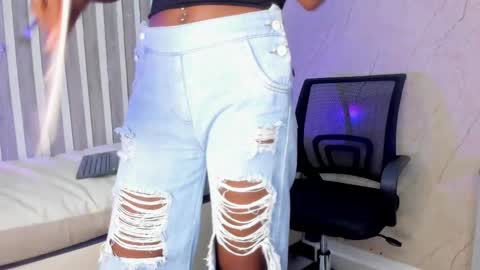 Snapshot of hillary_banks__ chatting on February 2025 11:03:02 PM Hillary online show from February 2025 11:03:02 PM