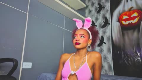 Snapshot of hillary_banks__ chatting on October 2025 06:26:01 AM Hillary online show from October 2025 06:26:01 AM