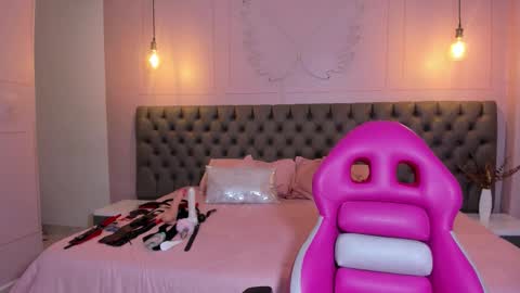 Snapshot of hillary_bigbutt chatting on February 2026 03:46:02 AM Hillary online show from February 2026 03:46:02 AM