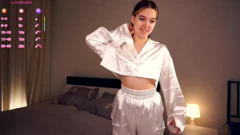 Snapshot of hip_hop_baby chatting on February 2025 06:46:02 PM Leya Day Mary Night PvT Open online show from February 2025 06:46:02 PM