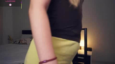 Snapshot of hip_hop_baby chatting on October 2025 08:06:02 PM Leya Day Mary Night PvT Open online show from October 2025 08:06:02 PM