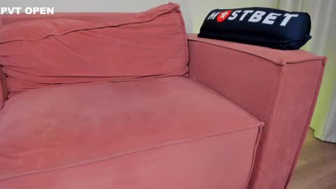 Snapshot of hlopushkahouse chatting on December 2024 07:31:02 PM Milana and Batman online show from December 2024 07:31:02 PM