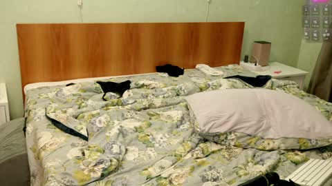 Holly online show from February 2025 09:18:02 PM