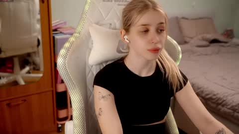 Holly online show from May 2026 06:02:02 PM