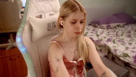 Holly online show from May 2026 07:20:01 PM
