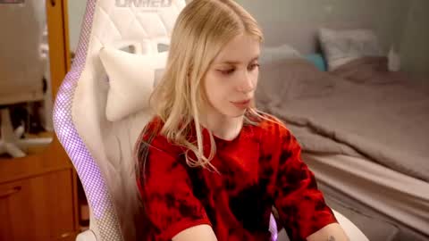 Holly online show from May 2026 06:49:01 PM