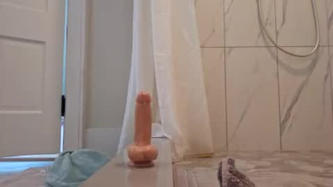 hockeyjock17 online show from May 2026 02:45:01 PM