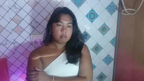 Snapshot of hoelylayla chatting on February 2026 02:51:01 AM Layla3 online show from February 2026 02:51:01 AM