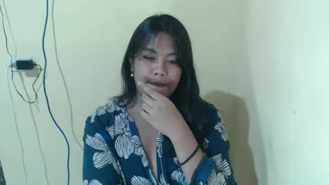 Layla3 online show from April 2026 03:38:02 PM