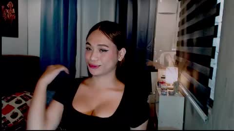 hoelymarie online show from May 2026 03:22:01 AM