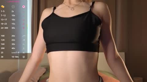 Snapshot of holayoula chatting on September 2025 08:17:01 AM Moni Monica online show from September 2025 08:17:01 AM