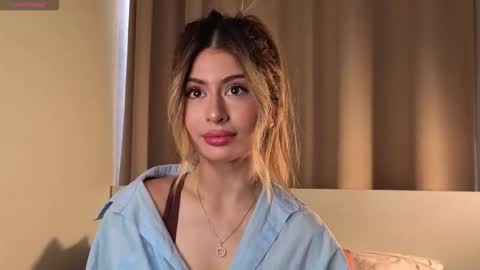 Snapshot of holayoula chatting on September 2025 08:18:02 AM Moni Monica online show from September 2025 08:18:02 AM