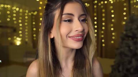 Snapshot of holayoula chatting on December 2025 02:11:01 PM Moni Monica online show from December 2025 02:11:01 PM