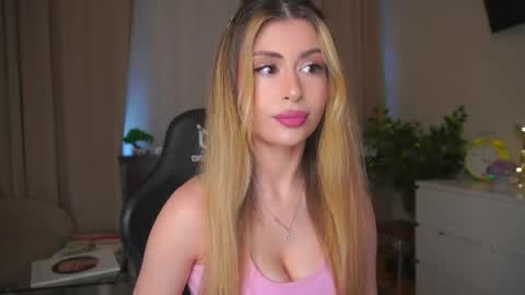 Moni Monica online show from May 2026 08:08:02 AM