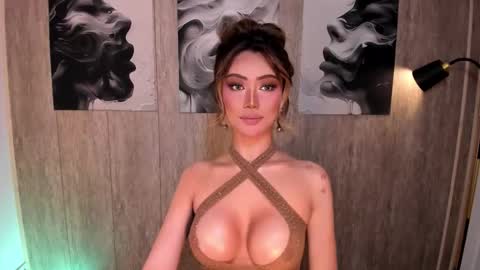 Snapshot of holee_laura chatting on February 2026 09:13:02 AM Ms. Laura online show from February 2026 09:13:02 AM