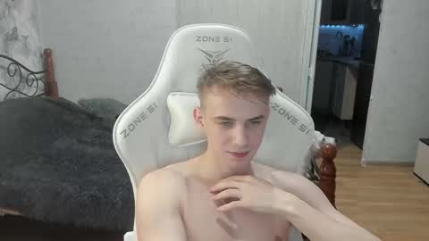 Snapshot of holiday_boys chatting on September 2025 11:37:01 PM Extaz Athrey Howard online show from September 2025 11:37:01 PM