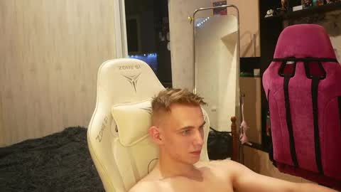 Snapshot of holiday_boys chatting on September 2025 07:27:01 PM Extaz Athrey Howard online show from September 2025 07:27:01 PM