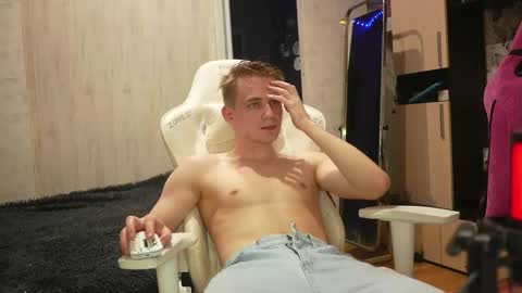 Snapshot of holiday_boys chatting on October 2025 08:30:02 PM Extaz Athrey Howard online show from October 2025 08:30:02 PM