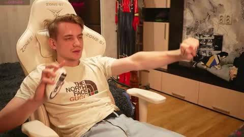 Snapshot of holiday_boys chatting on November 2025 09:50:01 PM Extaz Athrey Howard online show from November 2025 09:50:01 PM