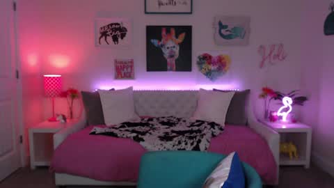 Holi Hurricane online show from September 2025 03:51:01 AM